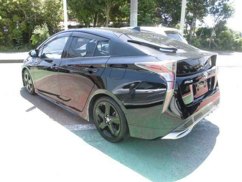 PRIUS-16