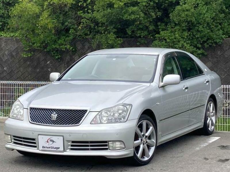 TOYOTA　CROWN