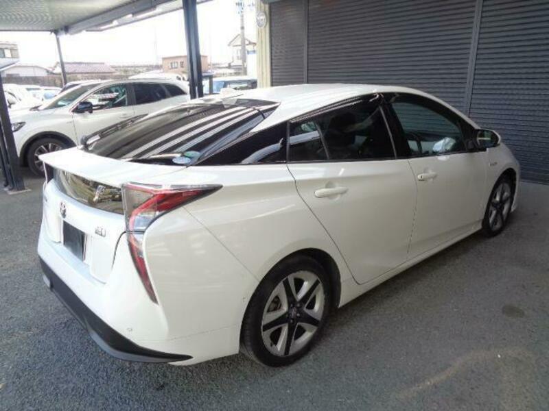 PRIUS-8