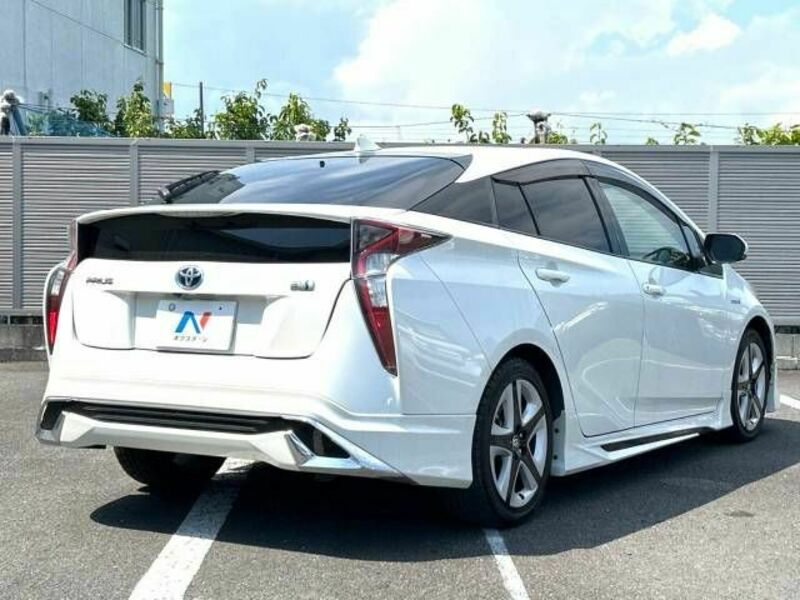 PRIUS-17