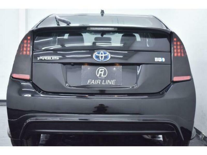 PRIUS-8