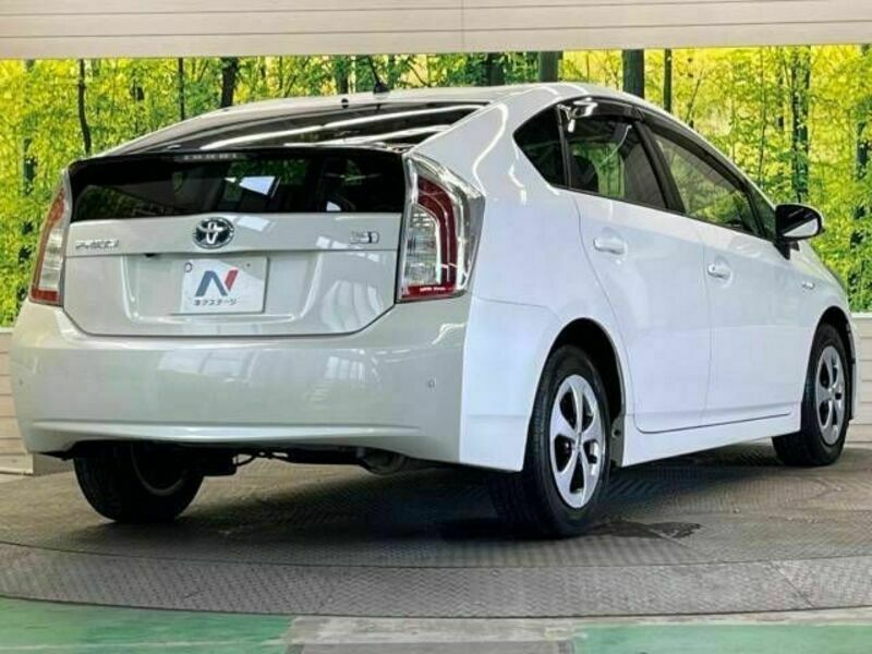 PRIUS-17