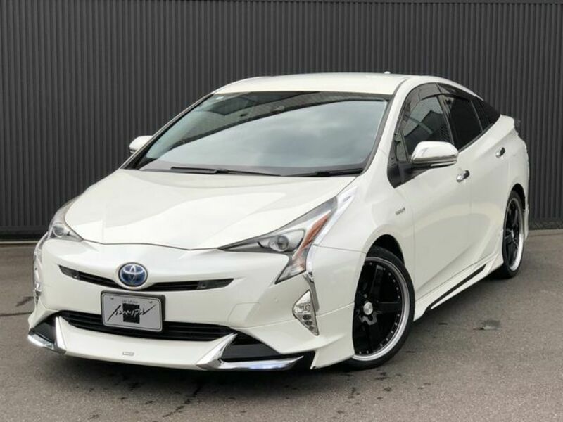 TOYOTA　PRIUS