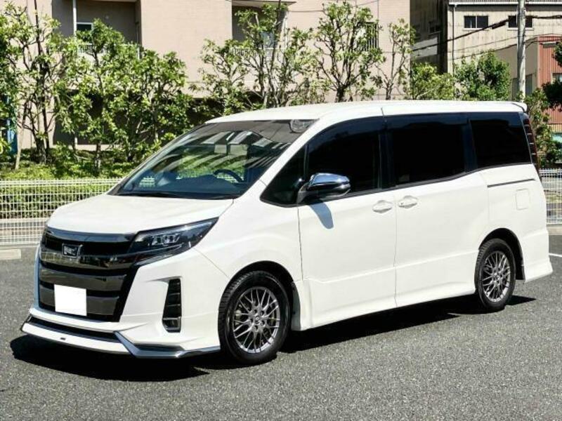 TOYOTA　NOAH