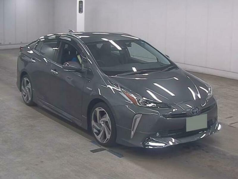 TOYOTA　PRIUS