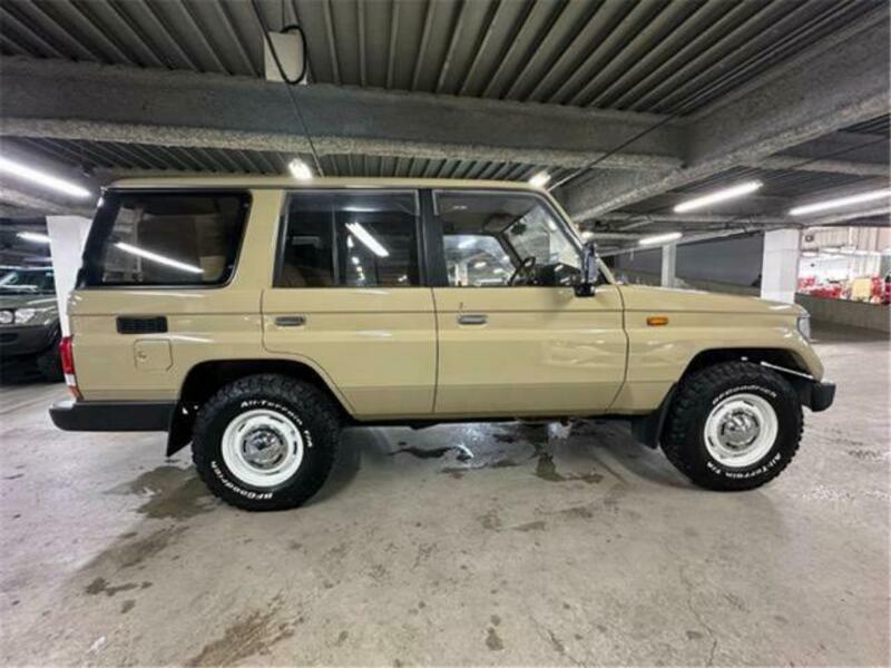 LAND CRUISER PRADO-4