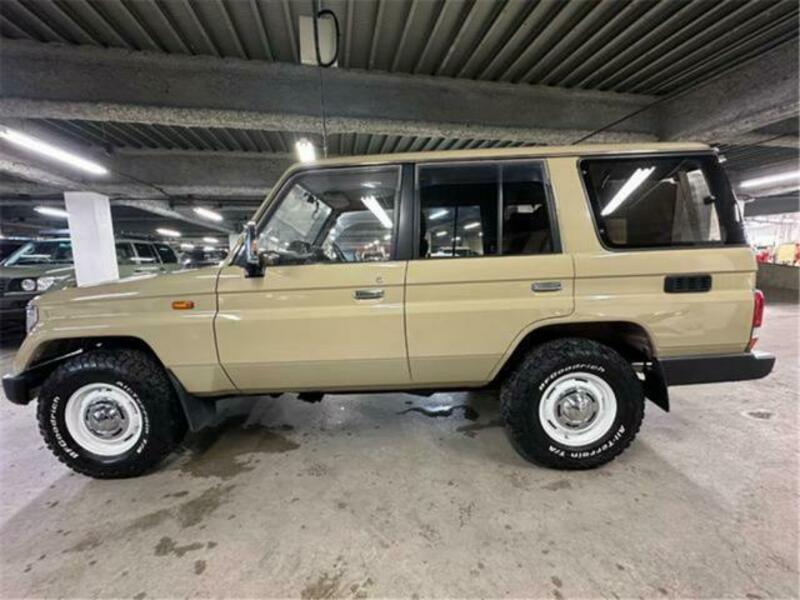 LAND CRUISER PRADO-3