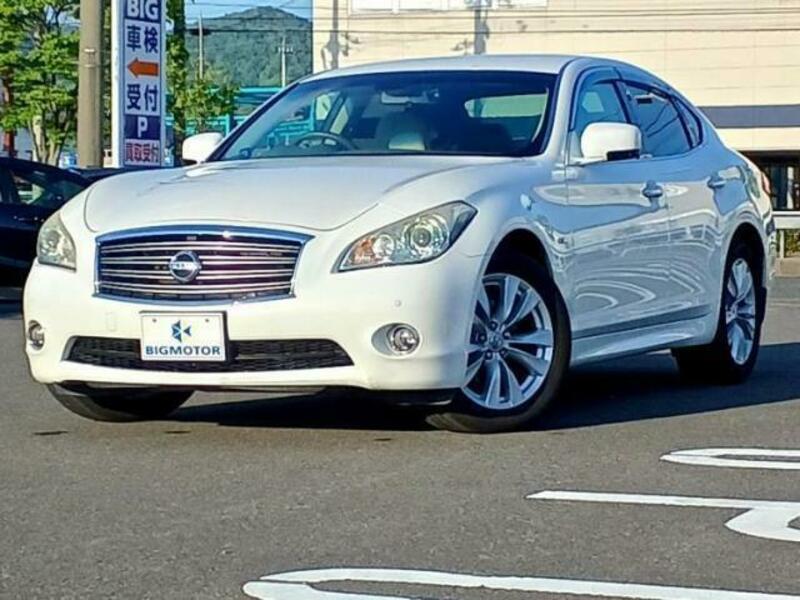 NISSAN　FUGA