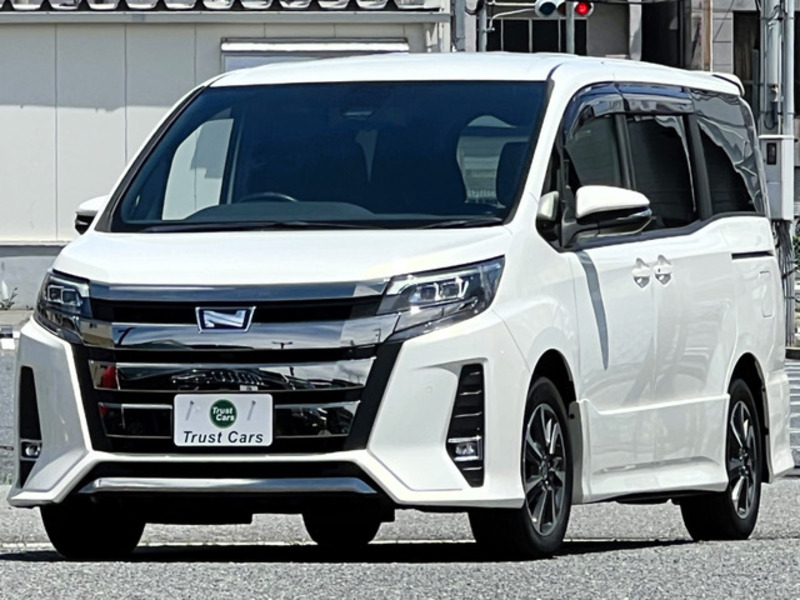 TOYOTA　NOAH