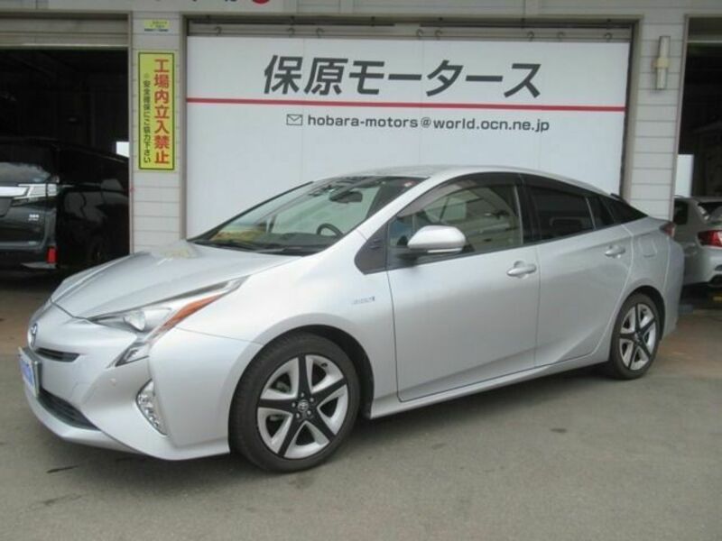 TOYOTA　PRIUS