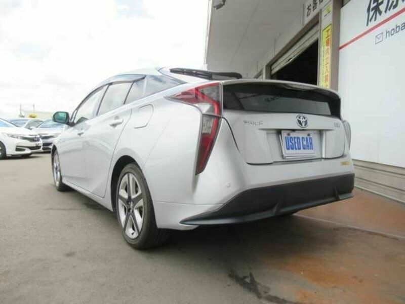 PRIUS-16