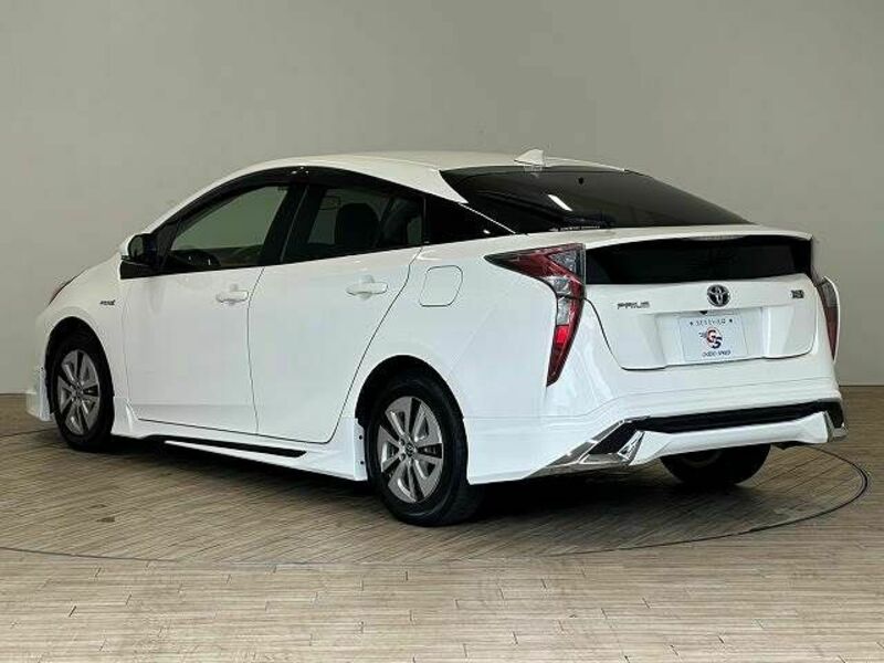 PRIUS-16