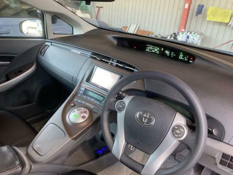 PRIUS-12