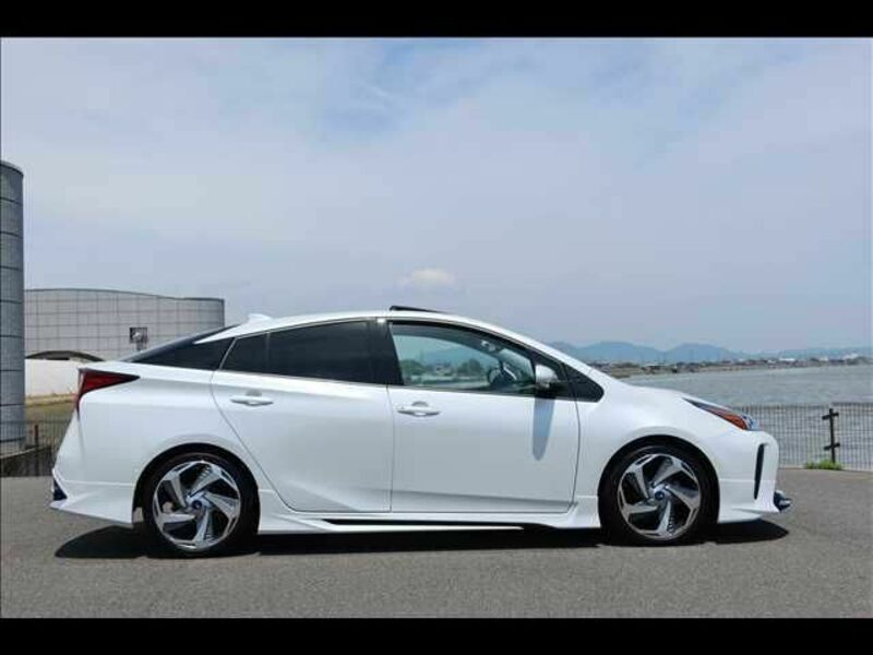 PRIUS-8