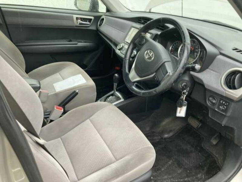 COROLLA AXIO