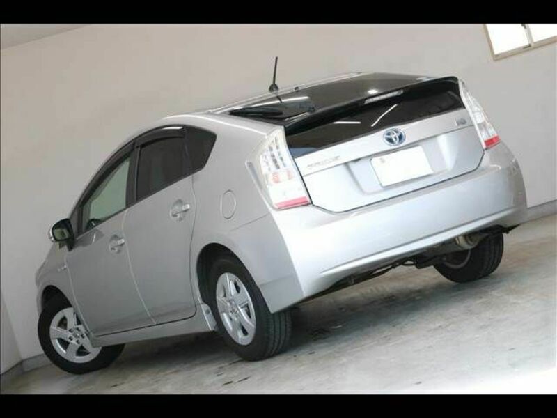 PRIUS-10