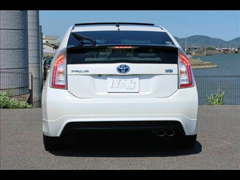 PRIUS-4