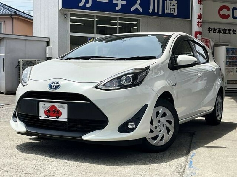 TOYOTA　AQUA