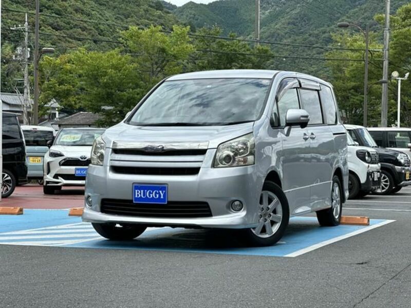 TOYOTA　NOAH