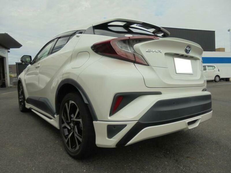 C-HR-8