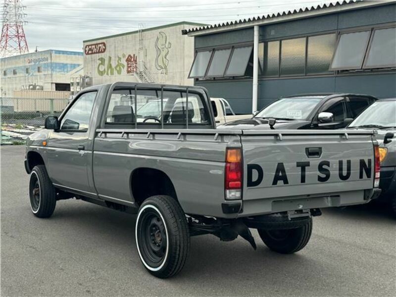 DATSUN PICKUP-3