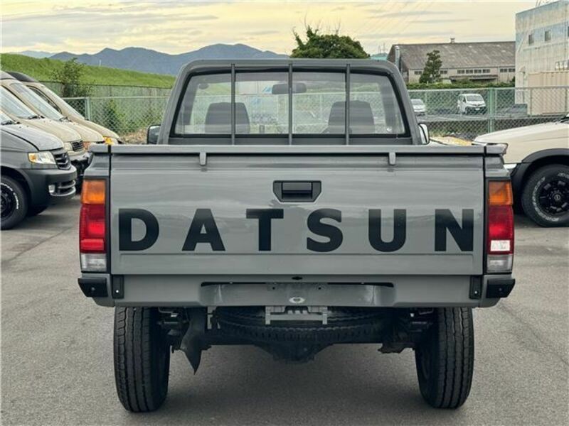 DATSUN PICKUP-4