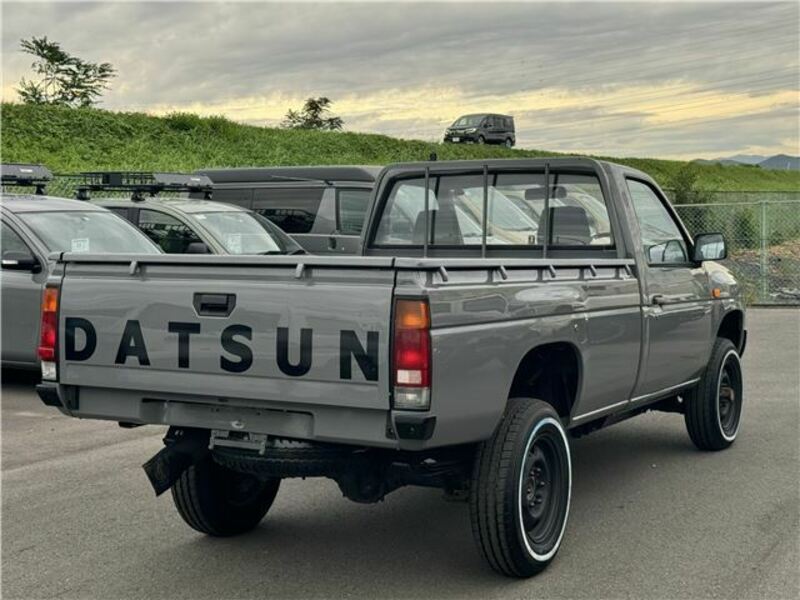 DATSUN PICKUP-5