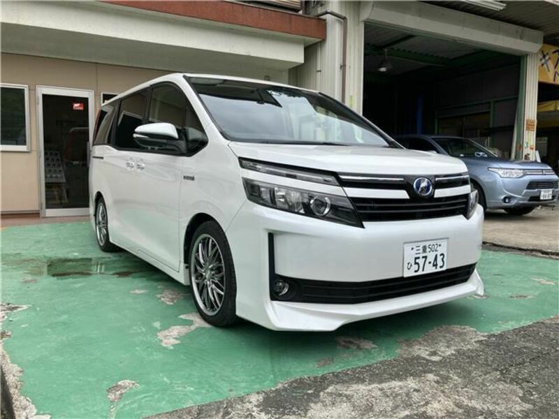 TOYOTA　VOXY