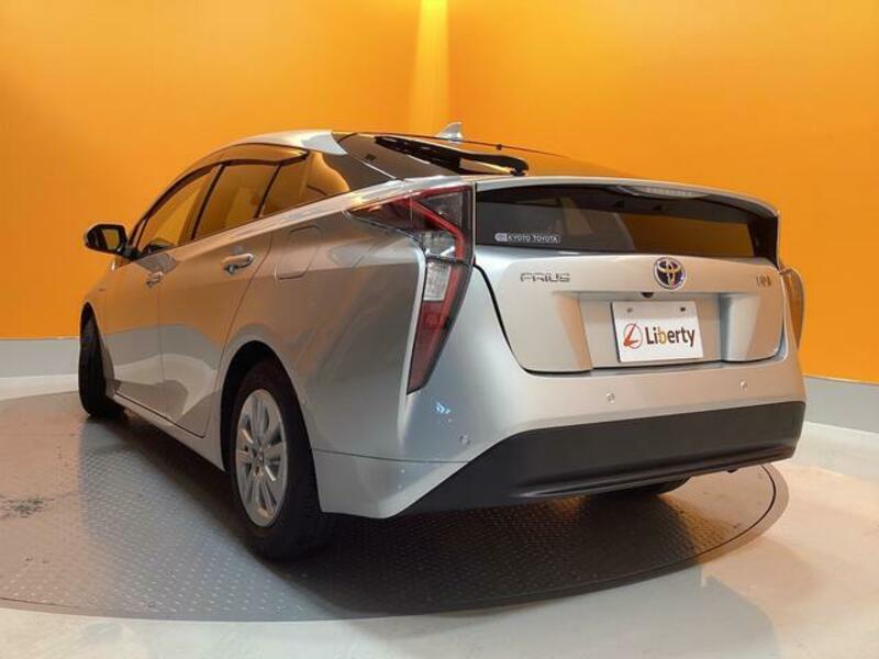 PRIUS-16