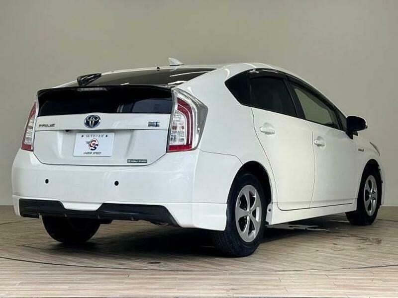 PRIUS-16