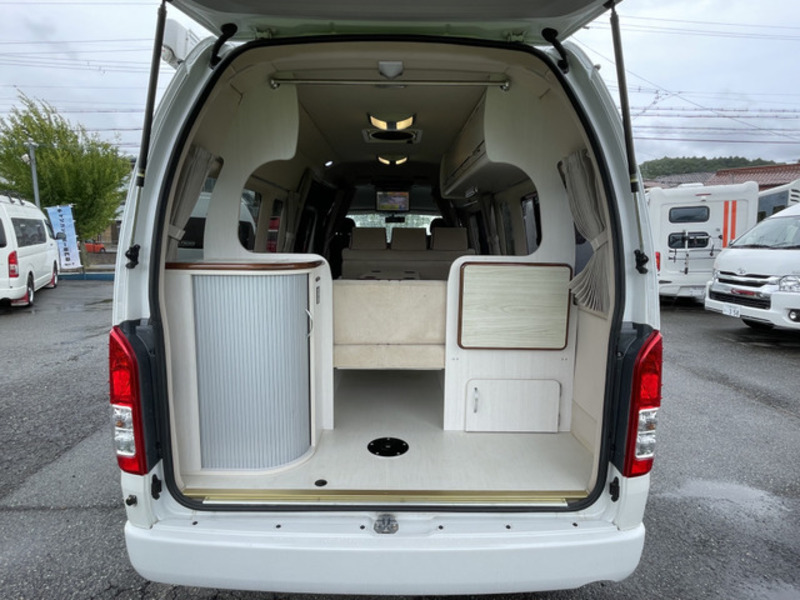 HIACE VAN-8