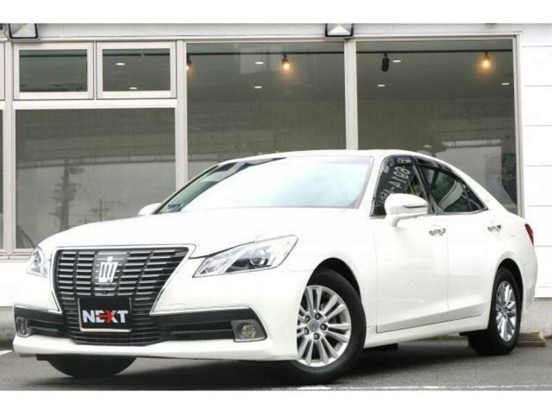 TOYOTA　CROWN