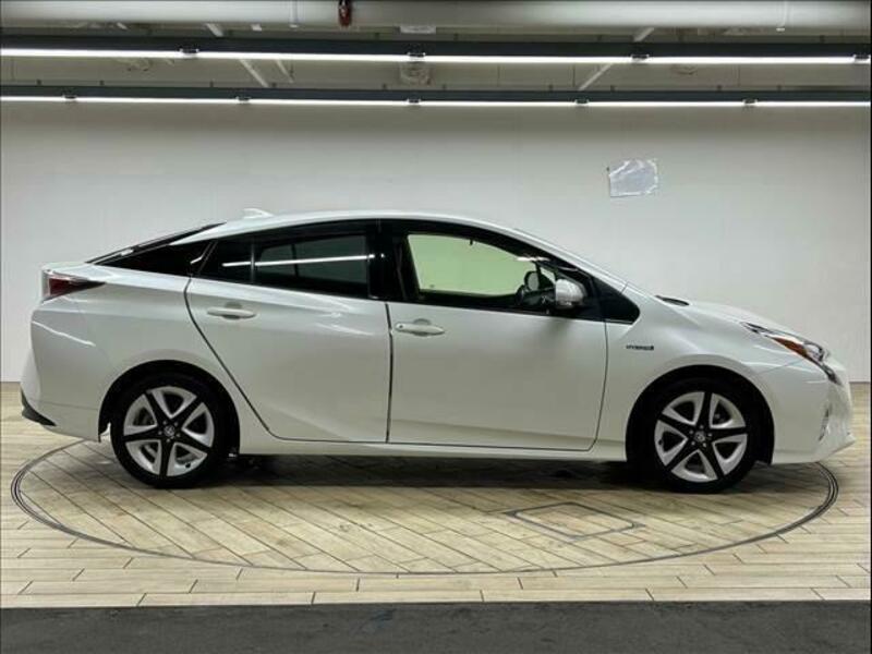 PRIUS-17