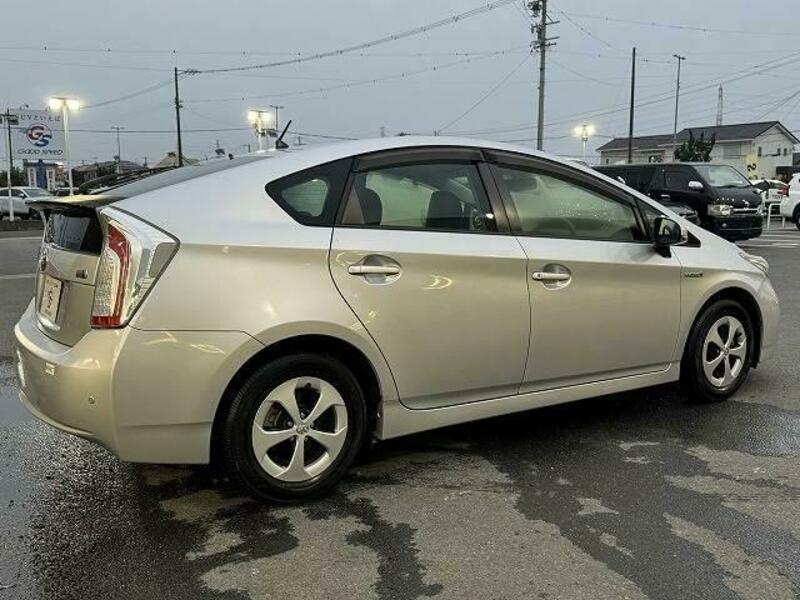 PRIUS-16