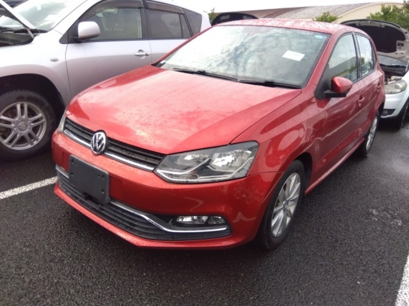 VOLKSWAGEN　POLO