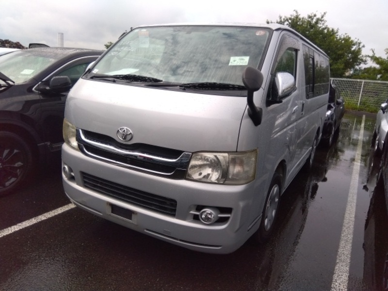 TOYOTA　HIACE VAN