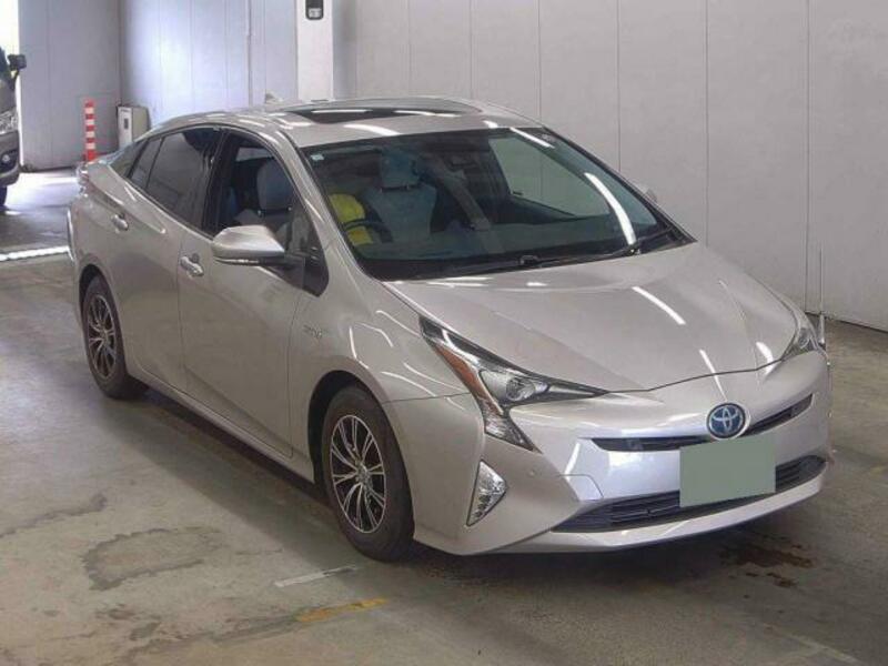 TOYOTA　PRIUS