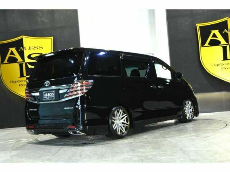 VELLFIRE-1