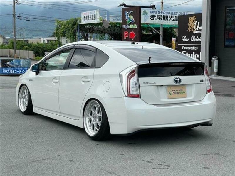 PRIUS-6