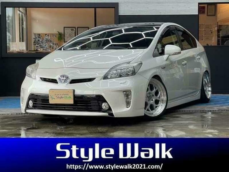 TOYOTA　PRIUS