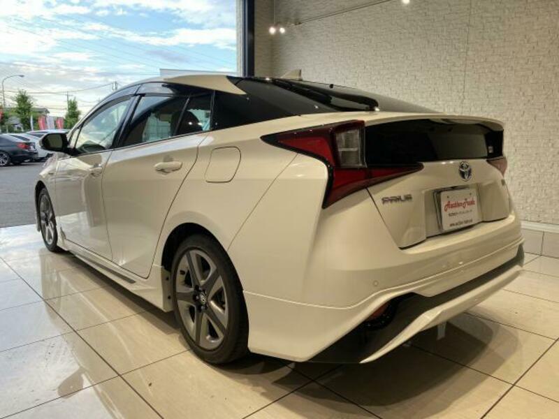 PRIUS-13