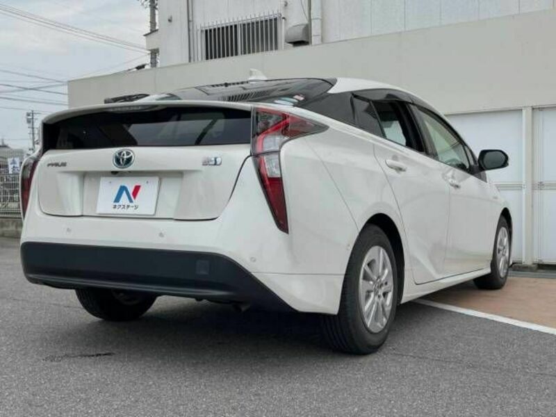 PRIUS-17