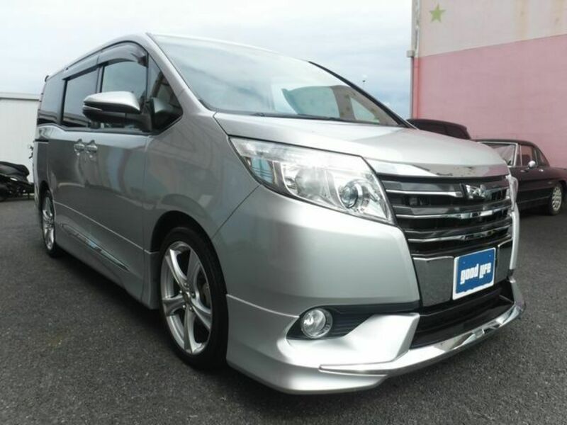 TOYOTA　NOAH