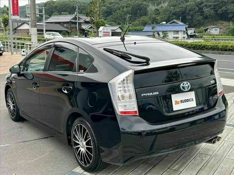 PRIUS-13