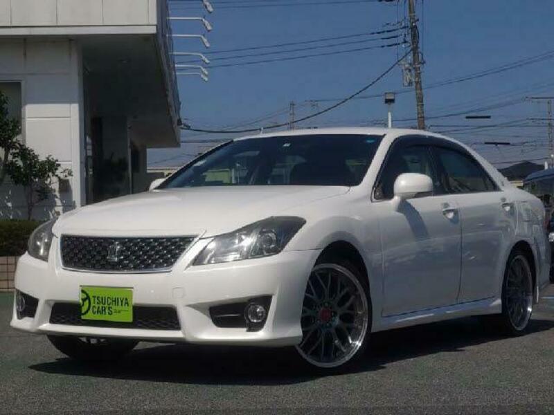 TOYOTA　CROWN