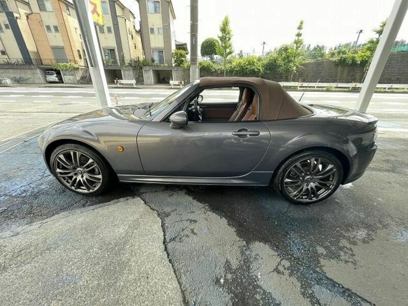 ROADSTER-8