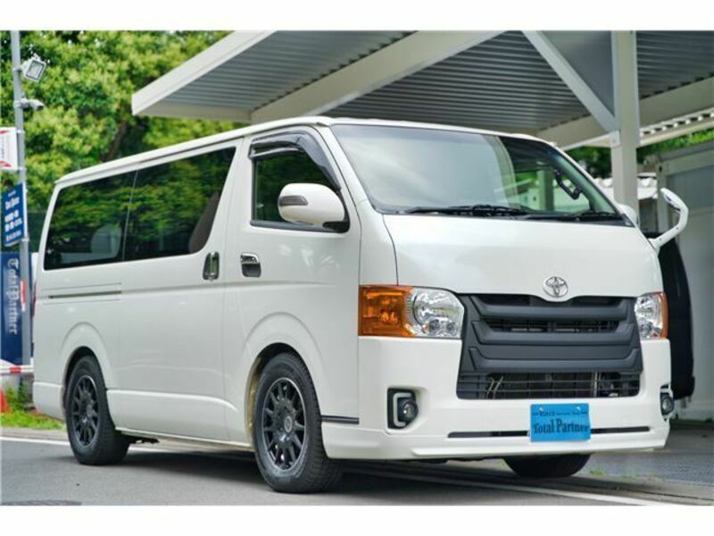 TOYOTA　HIACE VAN