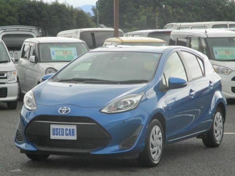 TOYOTA　AQUA