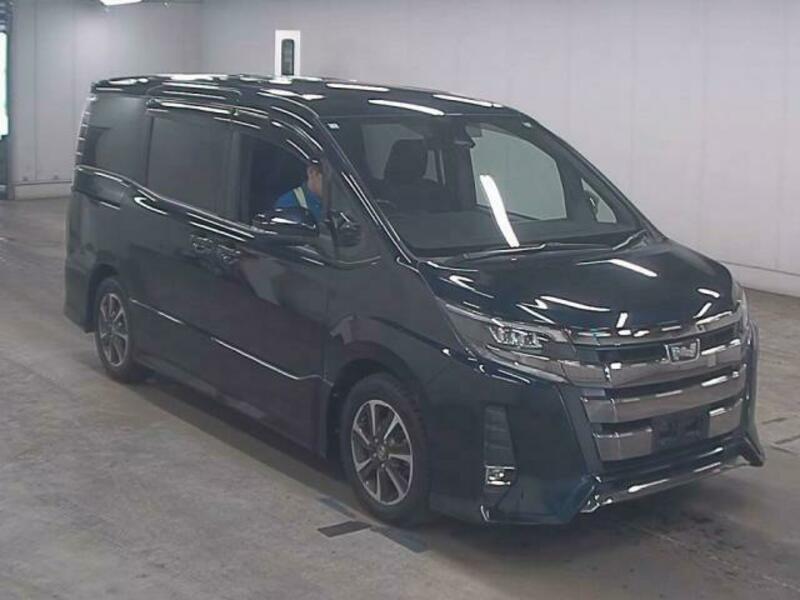 TOYOTA　NOAH