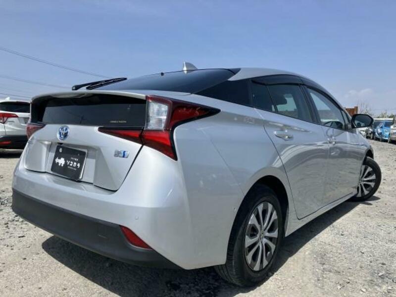 PRIUS-13